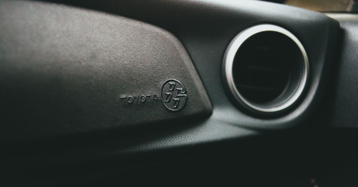Toyota car key fob — מנעולן בפתח תקווה